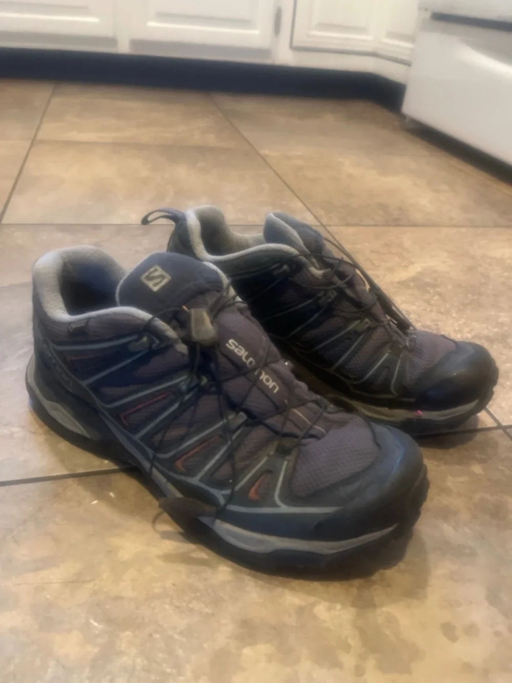 Salomon Women’s Size 8 Trail Running Hiking Shoes Quicklace Gray